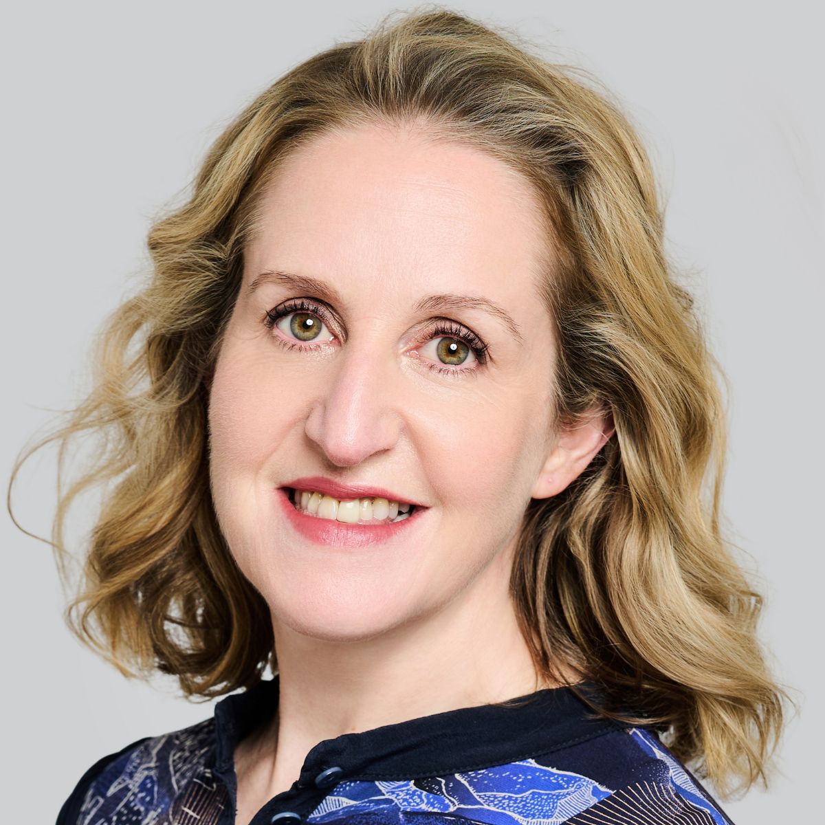 Headshot of Carina Bauer smiling